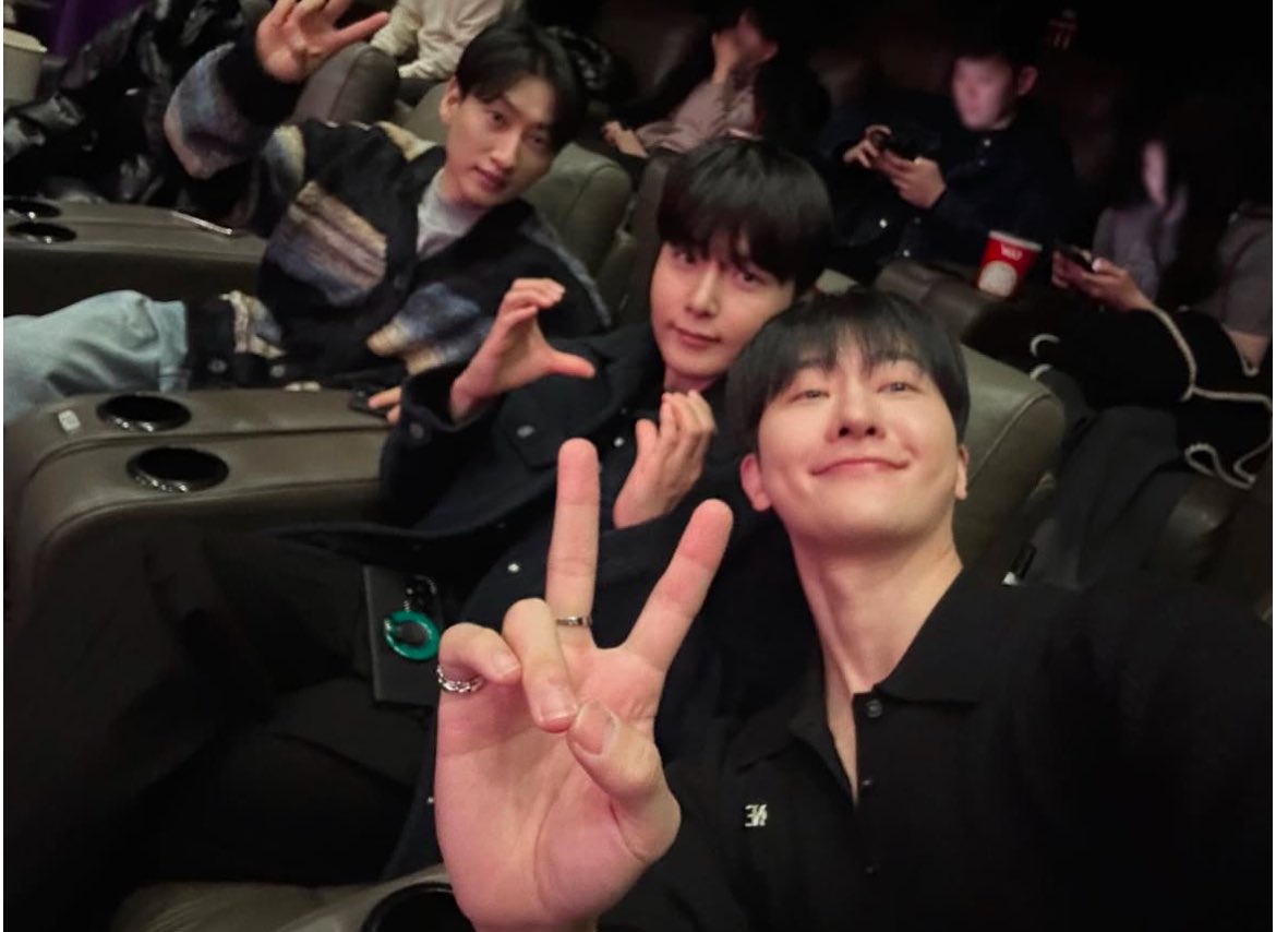 sj_love0's tweet image. super supportive 💙