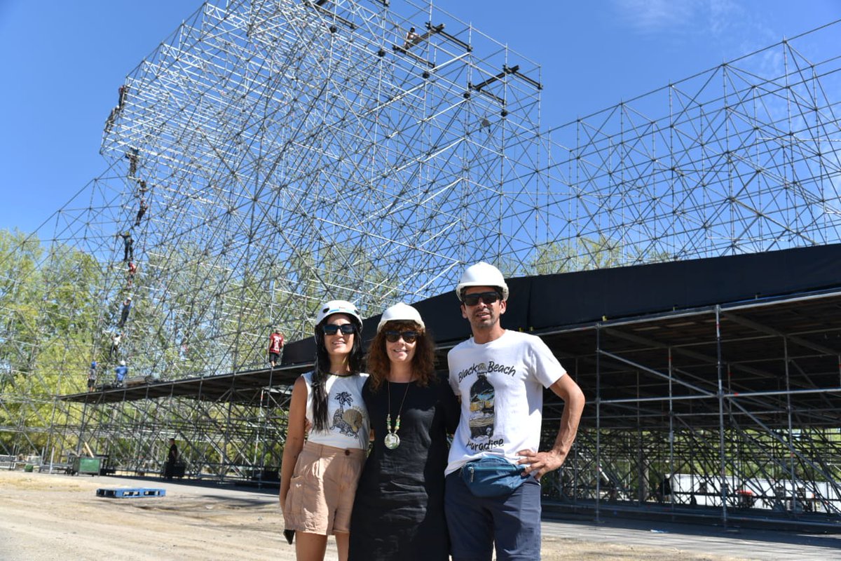 tanapasqualini's tweet photo. Falta menos para la  #FiestaNacionalDeLaConfluencia2025. 
El escenario Confluencia toma color y en la isla 132 ya se empieza a vivir el Festival más convocante!
Vos dónde vas a estar del 6 al 9 de febrero? 🎸💪🏼
#LaFiestaActivaElMovimiento https://t.co/IQNd9GeRr3