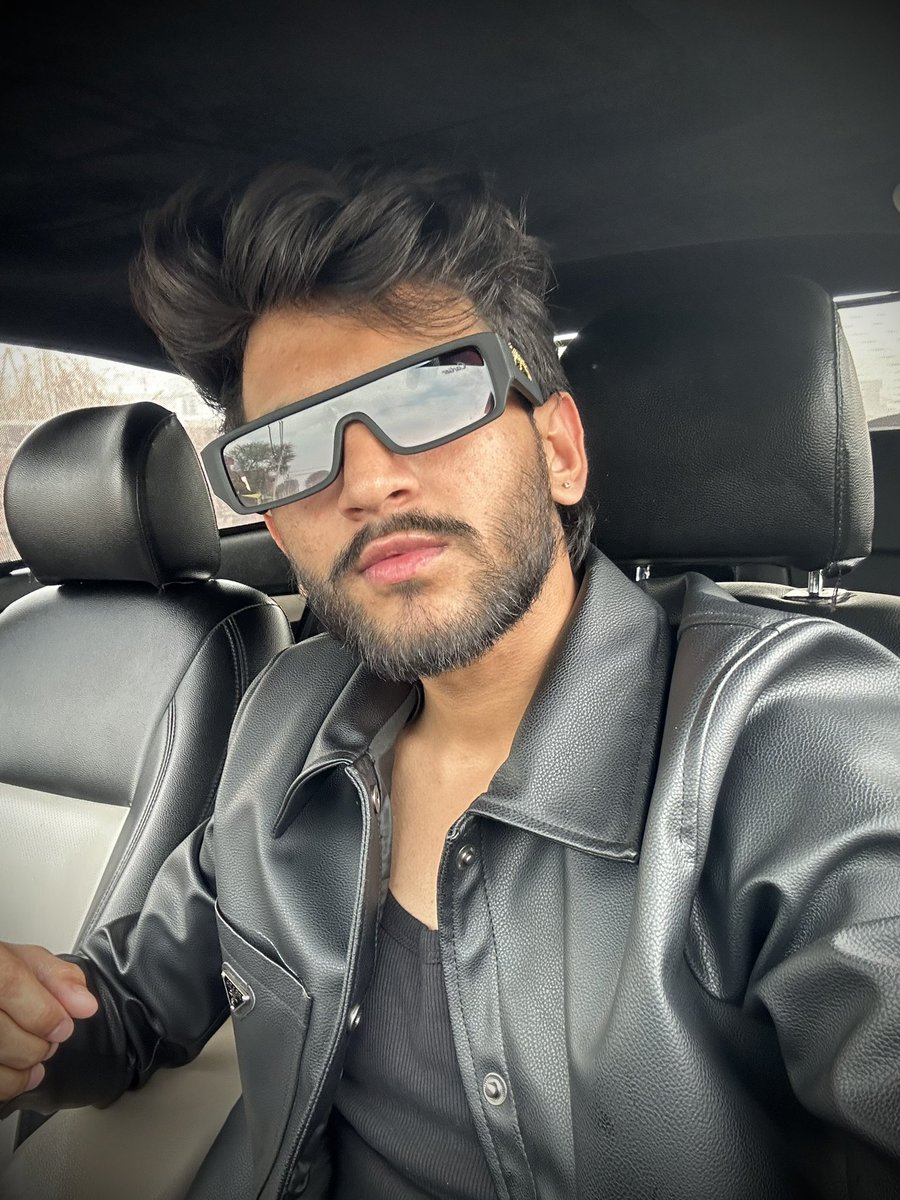 Sharma8055_'s tweet photo. Lowkey energy, highkey legacy. 🌪️

#dreamers #aura #livelife #leatherjacket #h&amp;m #rohitsharma8055 #picoftheday #rare #bleesedchild #lowkeylife #bossverna #jk02_boss #doordie https://t.co/VTSKMsLiwW
