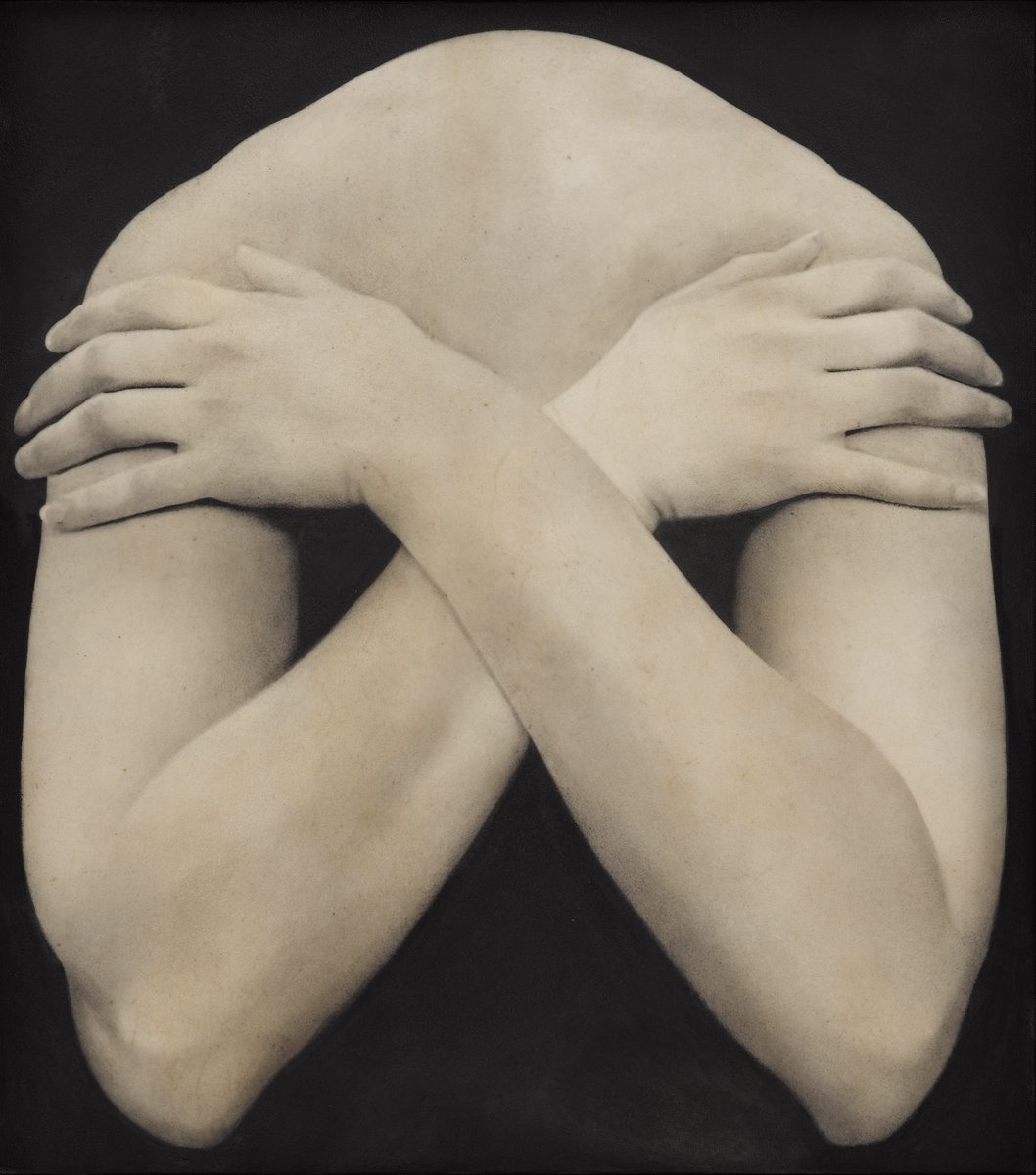 victoriamiro's tweet image. Opening soon at Victoria Miro Venice — Saskia Colwell: Skin on Skin, an exhibition of charcoal works on vellum the artist began during a recent residency in Venice with the gallery and later completed in her London studio. From 1 February: victoria-miro.com/exhibitions/64…