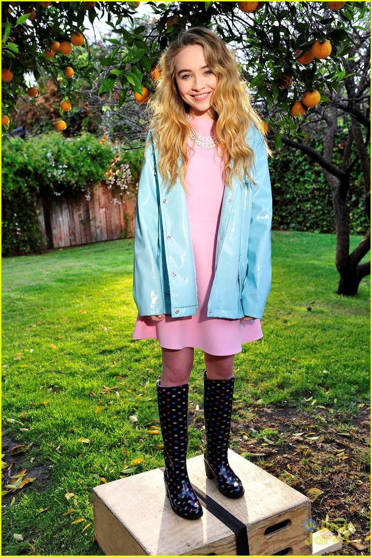 Sabrina Carpenter in #wellies 2