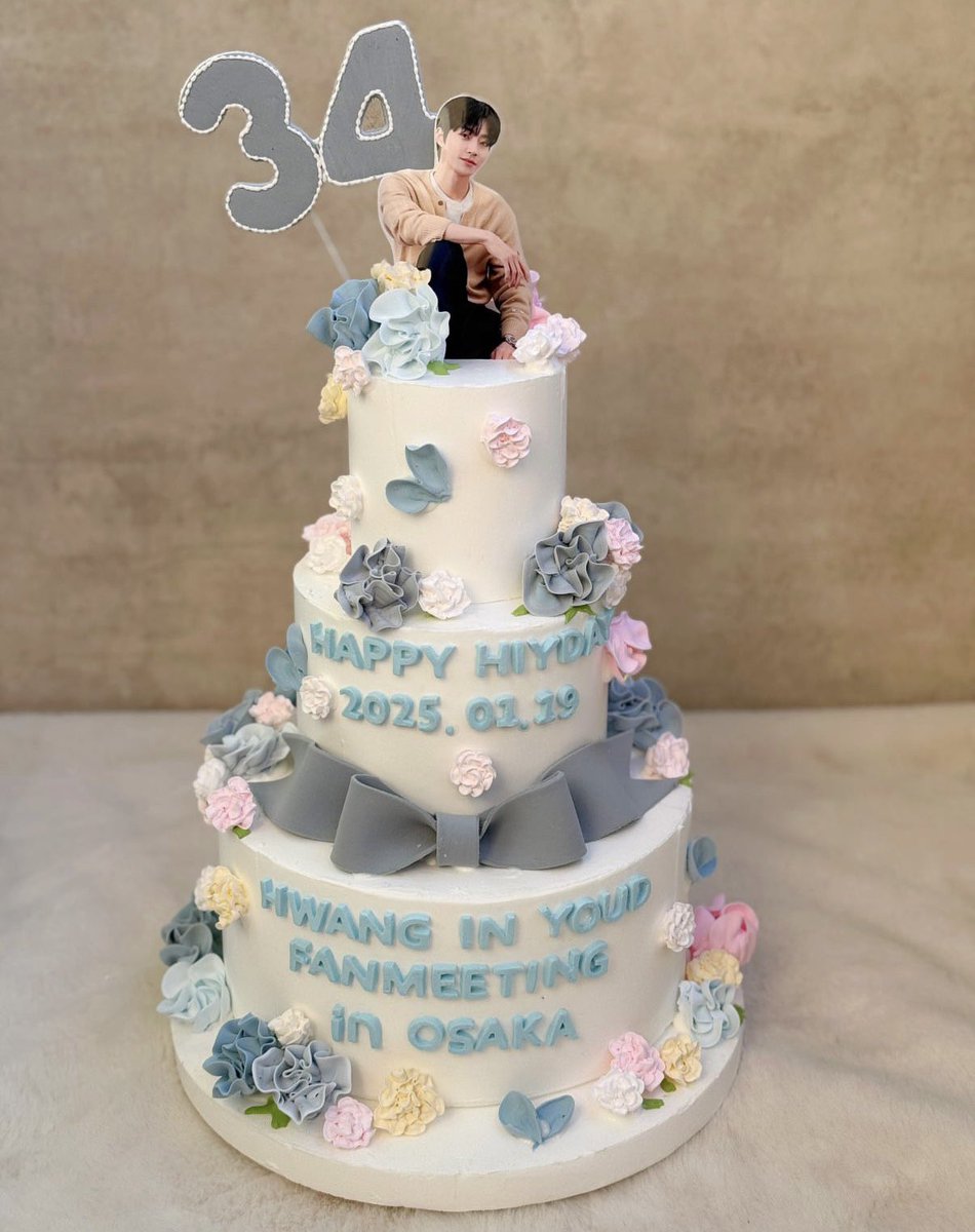 hi__hiy_ily's tweet photo. 250119 HWANG IN YOUP FANMEETING TOUR in OSAKA <IN LOVE>

誕生日は楽屋花とケーキをお送りしました🎂皆さんのメッセージはアルバムにしてプレゼントBOXに入れてさせてもらってます♡色々変更がありご迷惑をおかけしましたが、本当にありがとうございました😭
#황인엽 #ファンイニョプ #HwangInYoup https://t.co/HHxBwh6VZW
