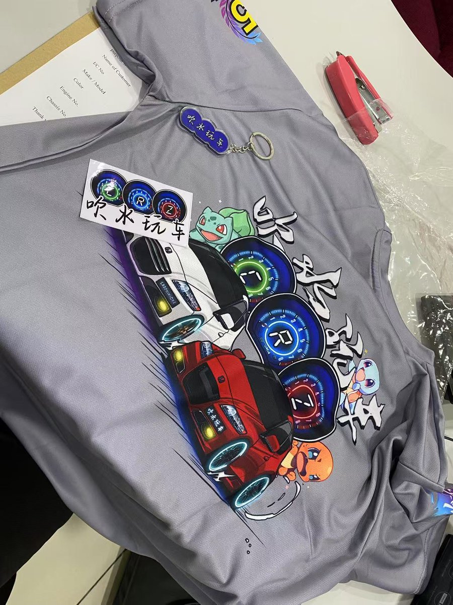 Yincrz's tweet photo. CRZが水を吹き、車で遊ぶ😄
2025年T-shirt、昨日発送、今日車友達が写真を受け取り共有しました😳（2026年にどうデザインするか楽しみです）
サポートをご購入いただきありがとうございます😃

香港/台湾エリアは海外発送済み😤😤

#crz吹水玩车 #crz #hondacrz #本田crz #Honda #吹水玩车 https://t.co/MQyWvnZAea