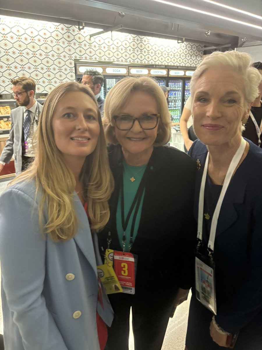 She was an amazing woman. This was taken at the DNC in Chicago this year. Cecile fought for women’s rights. Hard. Millions of women benefited from her courage and determination. Cecile Richards made her mom proud. RIP. 💔
