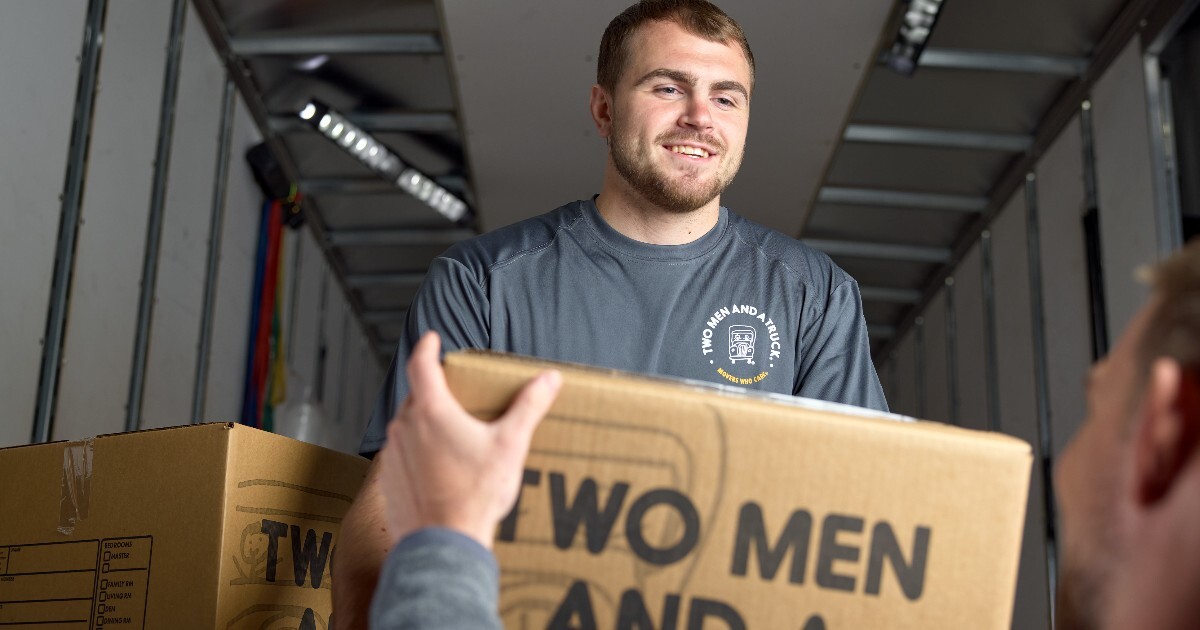 2025 Moving INs &amp; OUTs

IN:
🏡 Buying your dream home
🚚 Hiring a professional moving company to help you move
😊 Saving yourself time and stress
📦 Reducing clutter around your home

OUT:
🤦 Asking friends to help you move
🚫 Doing the heavy lifting yourself
😟 Not organizing...