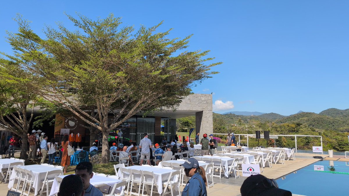 Golf and Bitcoiners in El Salvador 🇸🇻 🏌🏽driving connections and #Bitcoin adoption on and off the course!
