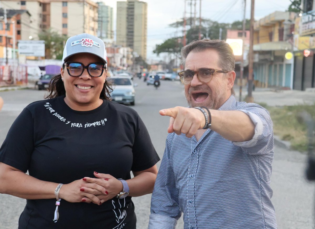 CaraboboGB's tweet photo. El Gobernador de Carabobo Rafael Lacava anunció trabajos de asfaltado en la avenida Bolívar del municipio Naguanagua.

El propósito es continuar optimizando los servicios públicos a lo largo y ancho del estado.

@NicolasMaduro @rafaellacava10 

#AquíNadieSeRinde🦇🦇🦇 https://t.co/Wu7t35KX0e