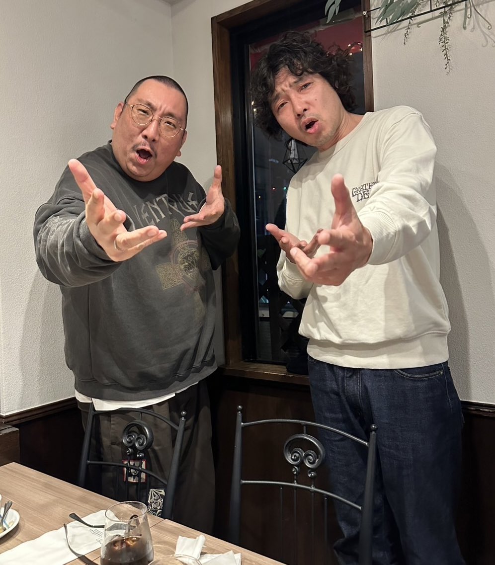 斉藤和義さんにご飯連れて行っていただきました。信じられません。気さくに色んなお話をさせていただいて楽しすぎました。嘘みたいな最高の夜、本当にありがとうございました。