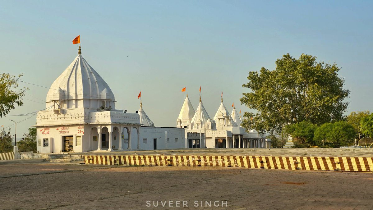 SSSikarwar6's tweet photo. श्री दिगंबर जैन दर्शनोदाय अतिशय तीर्थक्षेत्र थूबोन जी Shri #Darshanodaya #Digamber #Atishaya Kshetra #Thobon Ji, विंध्यांचल पर्वत माला की गोद में बसे 26 जिन मंदिरों का वैभव समेटे दिगंबर जैन धर्म तीर्थ अतिशय क्षेत्र श्री #थूबोन जी संपूर्ण मध्य प्रदेश का गौरवस्थल है।#mptourism https://t.co/1l09yfv1PM