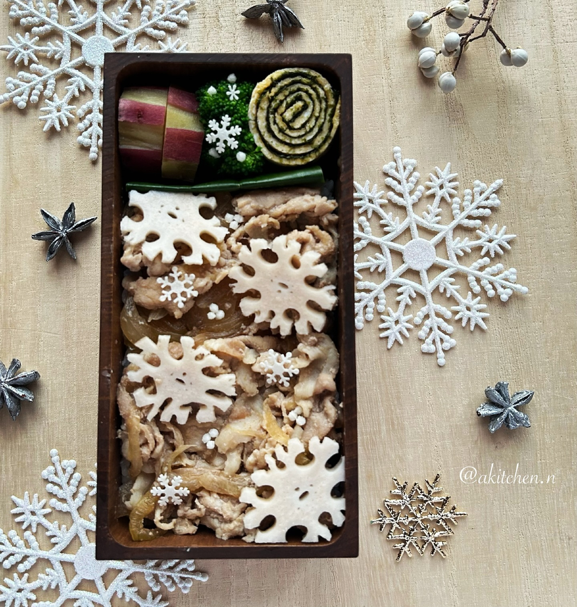 Bentoandco's tweet photo. It might not snow very often in Kyoto, but that doesn't mean we don't appreciate it! 
This lovely snowy bento from @akitchen.n is made from carefully cut lotus root, and looks absolutely stunning. 
Here's hoping for some snow in Kyoto this year! ❄️ https://t.co/0u5ezN6mvC