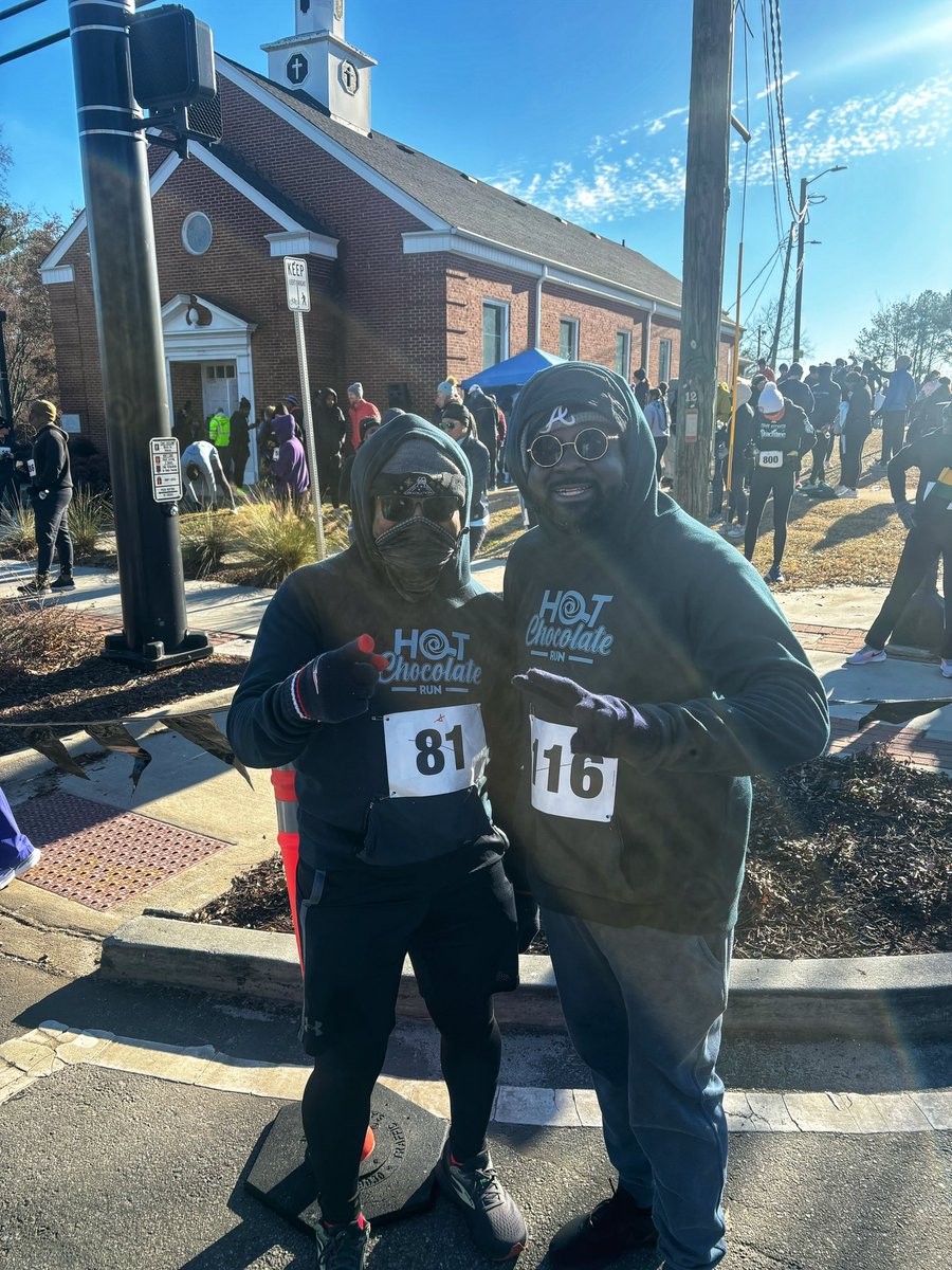 DrCSLPadgett's tweet photo. Race 3 of the year complete! This is commitment because it felt like 4 degrees when starting this race! Even ran into @aplatimore #ItsCold #werunatl #blackmenrunatl #fitleaders #fiteducator #moversandpacers https://t.co/VhnIg0Fl67