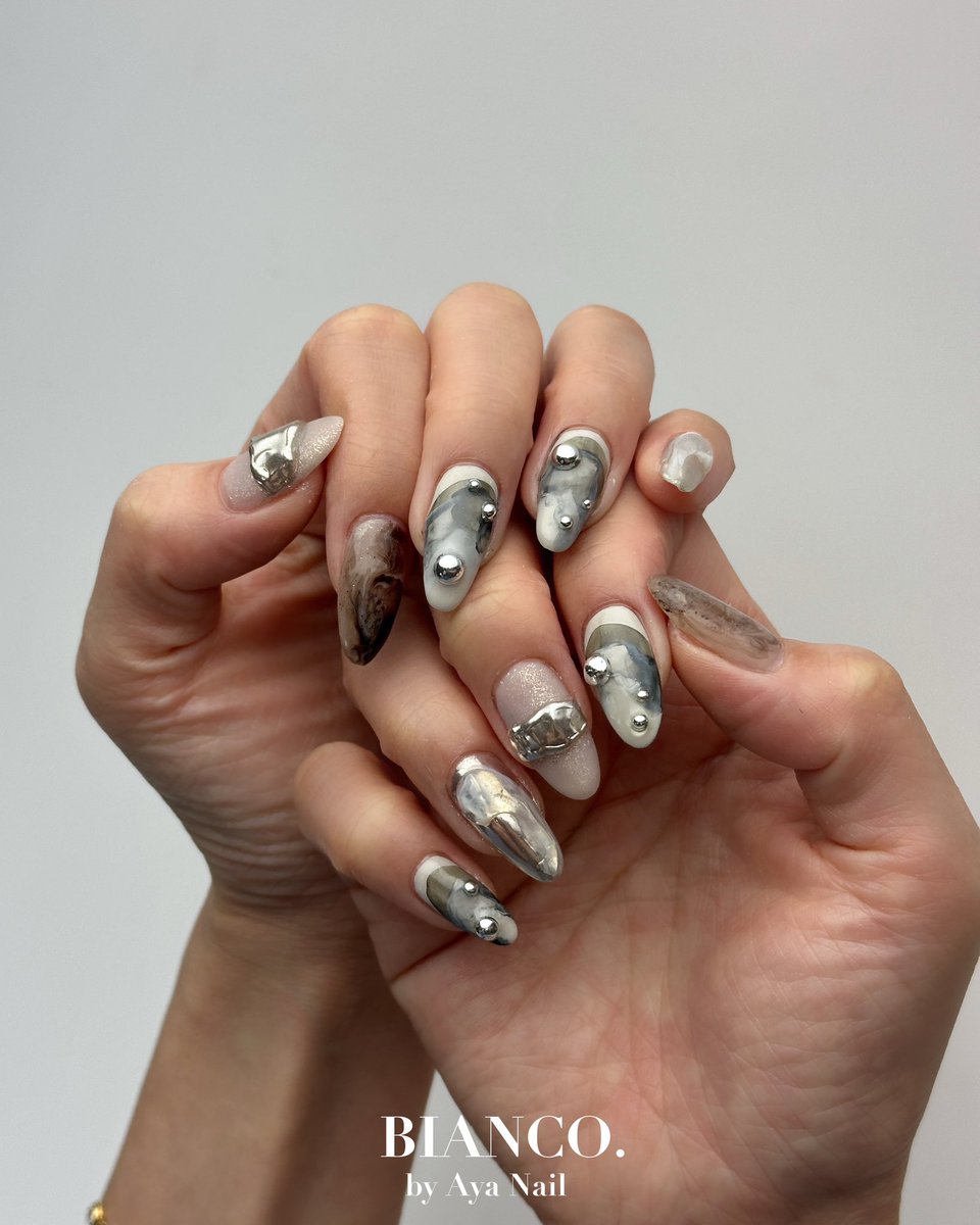 aya37no's tweet photo. #ニュアンスネイル  #ミラーネイル #ぷっくりネイル #フレンチネイル  #シンプルネイル　#手描きアートネイル　#アシメネイル　#ちぐはぐネイル　#东京美甲　#涩谷美甲 #东京观光 #恵比寿　#恵比寿ネイル　#渋谷　#shibuya #ebisu  #tokyo #shibuyanails #nails #nailart #nuancenails #オフィスネイル https://t.co/t93XxqpIQ5