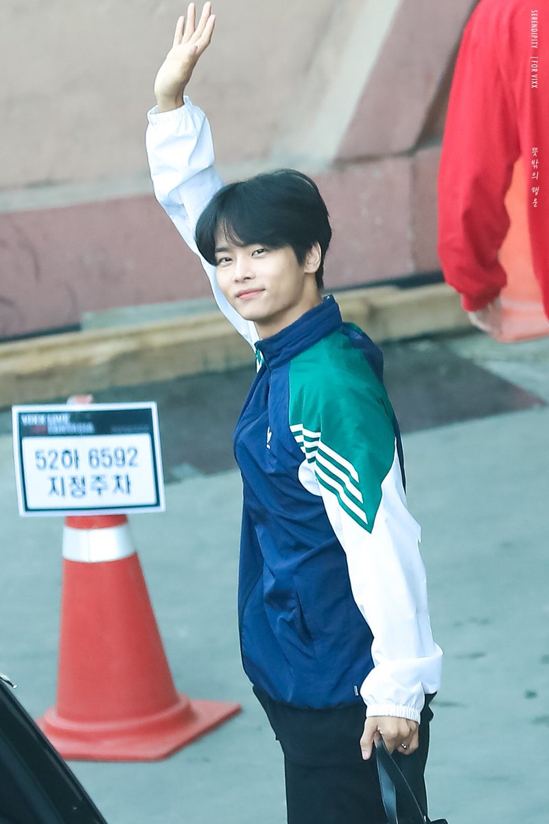 1uck2N's tweet photo. 180526-27은 출퇴근까지 ㅈㄴ 좋음
실제로 이 사진들 ㅈㅉ 좋아했는데
로판 콘서트 출퇴근이라는 거 알고 소리지름
로판 차학연은 진짜 뭐였을까… https://t.co/qu5qkUABoc