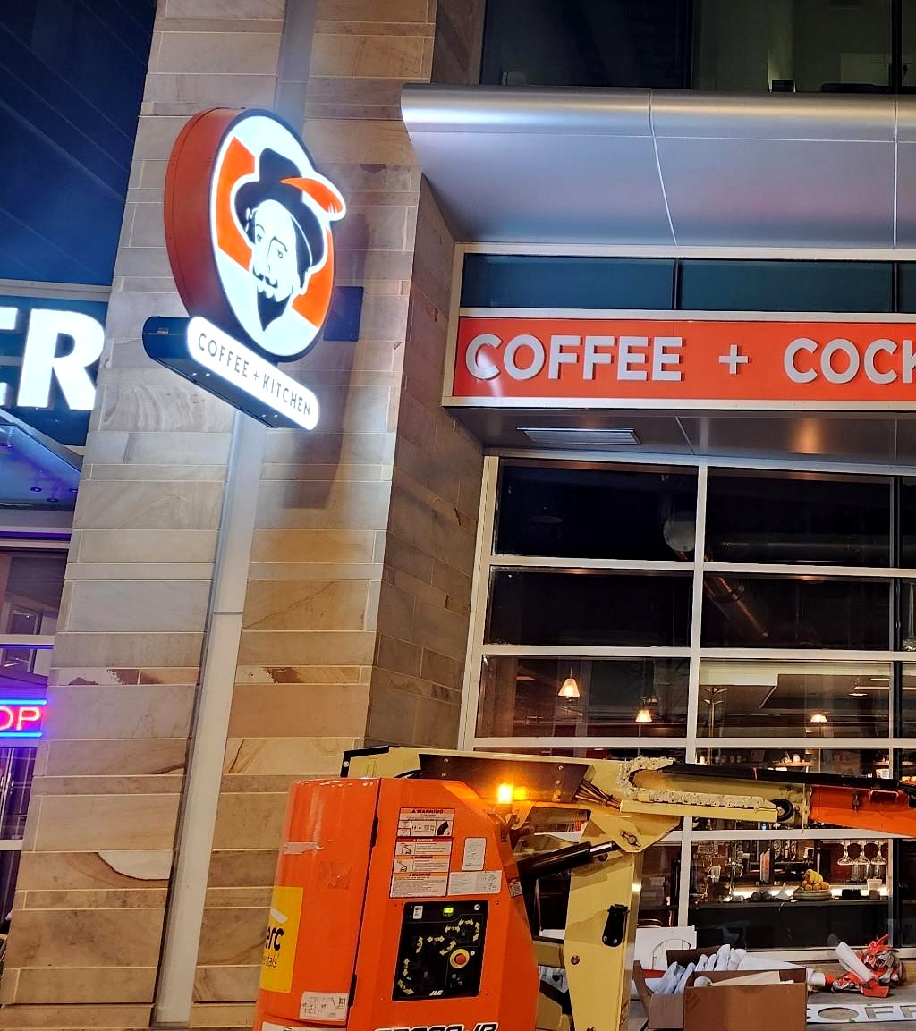 capital_sign_nc's tweet image. Lighting up the night in the heart of Raleigh! 🌙✨ Proud to install this sleek exterior vinyl banding for Sir Walter Coffee. Whether day or night, your brand deserves to stand out—just like this local favorite! ☕️ 

#ExteriorSignage #VinylSign #SignComapny #Coffee #RaleighNC