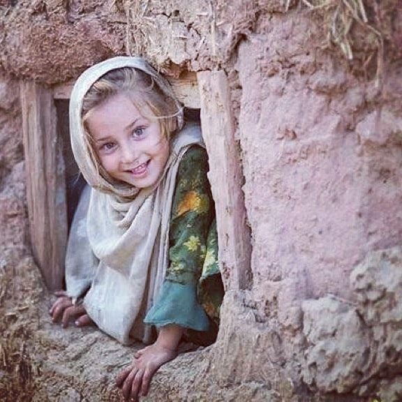 The phrase "إذا أردت أن تبقى مع الناس شاركهم اوهامهم" translates to "If you want to stay with people, share their illusions," suggesting the idea of engaging with others by participating in their fantasies or delusions to maintain social cohesion.