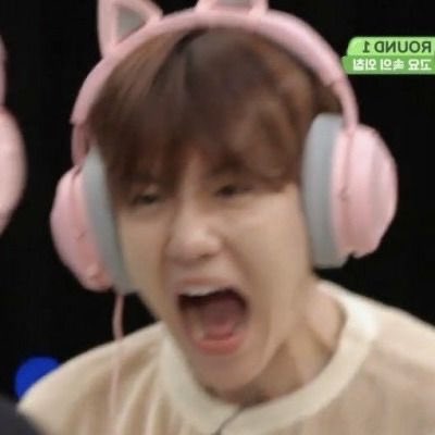 chapter519's tweet photo. exo ls:                                      exo: 
i miss exo!                              I MISS EXO TOO! https://t.co/Ejx7j5eQWq