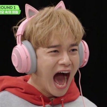 chapter519's tweet photo. exo ls:                                      exo: 
i miss exo!                              I MISS EXO TOO! https://t.co/Ejx7j5eQWq