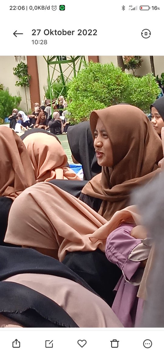 6triliun's tweet photo. ini 3 taun lalu aku paparazi hani dan sekarang aku bisa potbar sama hani rasanya AKAHSKHDJAHSKAJA https://t.co/hSvAnM5ozL