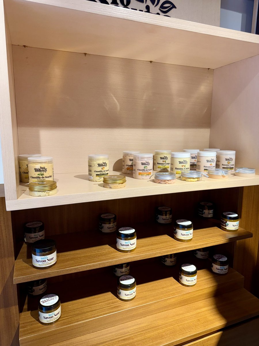 africatechie's tweet photo. Il n’y a pas qu’à Yaoundé que les jeunes ouvrent des magasins de produits cosmétiques! 😅

La semaine dernière j’ai eu le plaisir de découvrir StenaCare à Bonapriso qui fabrique ses propres produits bio. J’ai acheté quelques uns des produits pour essayer. 

Mon préféré pour l’instant  c’est la crème chantilly de karite à la mangue/fruits de la passion. 

La boutique est vraiment belle. Ordonnée, propre. Et ça sent bon. 

**This is not an ad. Je ne fais pas de pubs. Je partage juste quand j’aime et j’ai envie d’encourager.**
