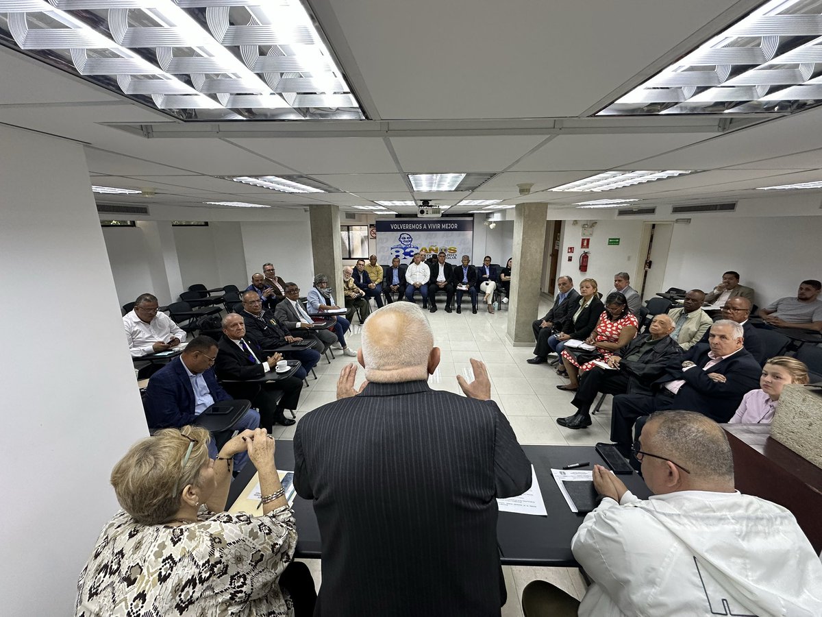 Previo a las declaraciones a la prensa, se realiza reunión ordinaria del Comité Ejecutivo Nacional de #AcciónDemocrática donde nuestro Secretario General Nacional <a href="/adbernabe/">Bernabé Gutiérrez</a>, presenta posición que fijará sobre las elecciones de este año 2025 y la Reforma Constitucional.