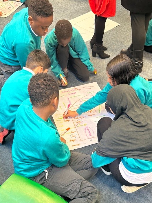 LDN_VRU's tweet photo. 🤝We’re thrilled @NDIronsMP joined our Director @LibPeck at @Forest_Academy to witness the impact of our healthy relationships programme, delivered by @nurtureuktweets and @TenderUK.

➡️Find out more about our Inclusive and Nurturing Schools (INS) work: https://t.co/Y4ok2UACie https://t.co/ZHFxFviJen