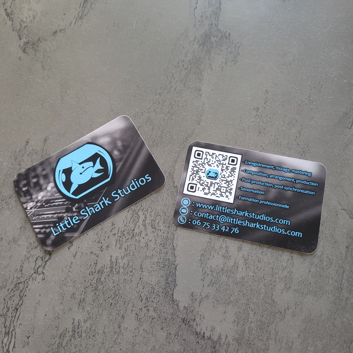 LittleSharkStud's tweet photo. Les nouvelles cartes de visite sont arrivées ! 🤩 https://t.co/l5B9xY9Ic8