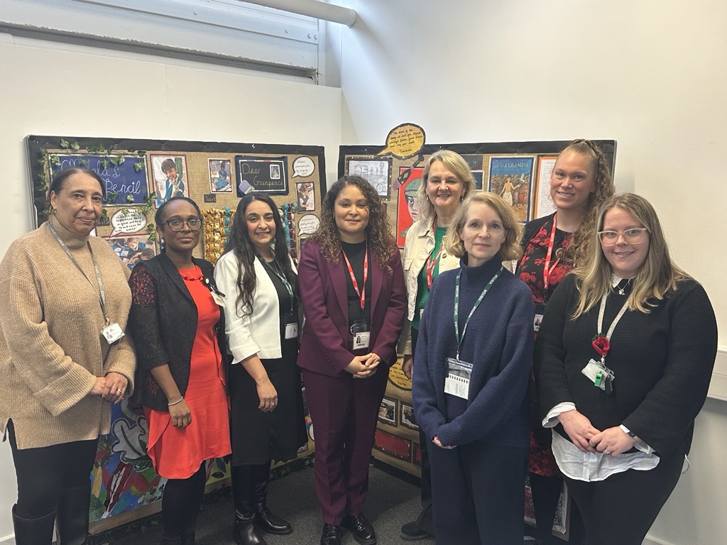LDN_VRU's tweet photo. 🤝We’re thrilled @NDIronsMP joined our Director @LibPeck at @Forest_Academy to witness the impact of our healthy relationships programme, delivered by @nurtureuktweets and @TenderUK.

➡️Find out more about our Inclusive and Nurturing Schools (INS) work: https://t.co/Y4ok2UACie https://t.co/ZHFxFviJen