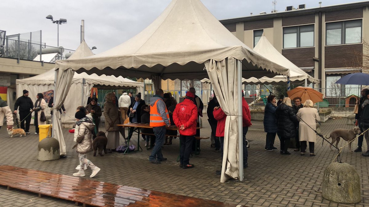 VLucisa3's tweet image. Ieri presenti alla Parrocchia del Lazzaretto a Seregno, per il consueto falò di Sant’Antonio. Molta l’affluenza dei parrocchiani con il Sindaco Alberto Rossi. 
#gruppomonzabrianza #cisom #ordinedimalta CISOM Corpo Italiano di Soccorso dell&apos;Ordine di Malta Raggruppamento Lombardia…