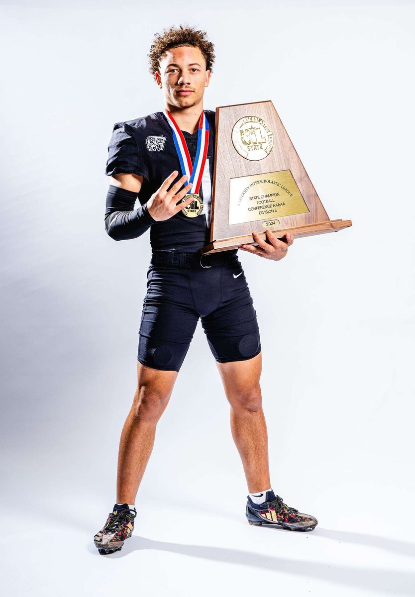 4way_kid's tweet photo. LEGENDARY….
#4wayornoway #statechamp #humbleandconfident #protectedtheden @CoachHaack09 @CoachHill_7 @BrianRandle40 @Coach_Vigne @CoachWash17 @coachjacktv https://t.co/pThVy6WIDO
