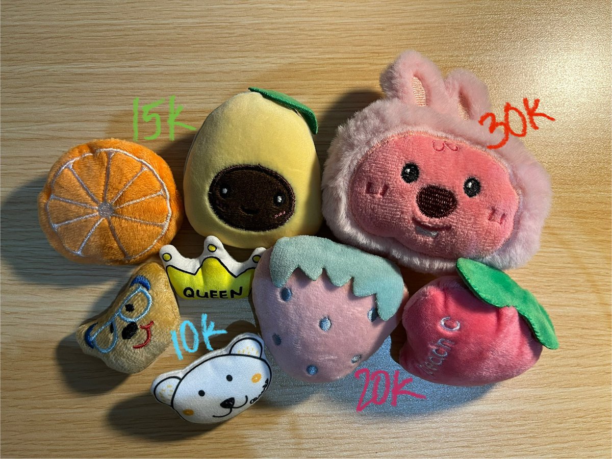 wts! pin lucu” guys! bisa buat ditaro di tas kaliaaann!! ^^