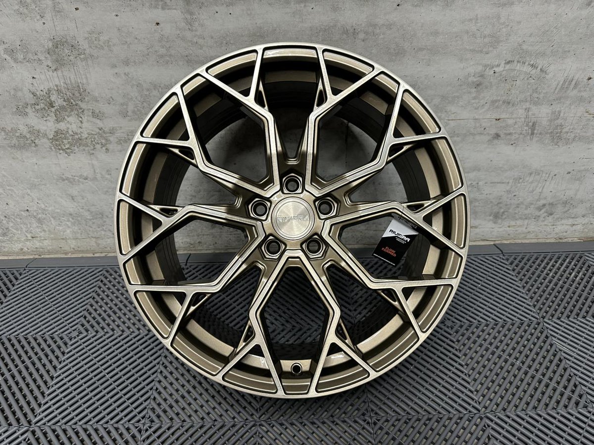 cm_wheels's tweet photo. RIVIERA RF5 

Fitment;
5x112 | 5x120

Sizes;
19x8.5 | 20x10 | 20x10.5 | 21x9 | 21x10.5 | 22x10.5

Finish;
Bronze Double Dark Tint

Load Rating;
815 - 1025kg Per Wheel
We have the full RIVIERA wheel range available for worldwide delivery!
#alloys #alloywheels #alloysuk #newwheels https://t.co/cpqYscyk1n