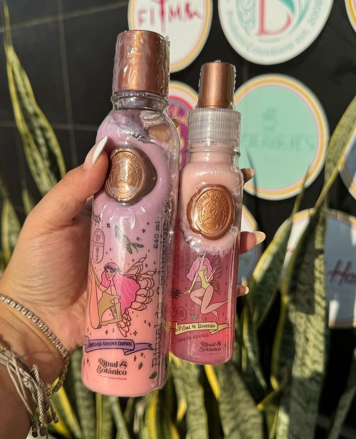 mar_ilopez26's tweet photo. ¡Te recomiendo el perfume de cabello y la crema hidratante de Ritual Botánico! 💖 Perfectos para mantener tu cabello y piel frescos y radiantes. ¡Me encantan! ¿Ya los probaste?

#RitualBotánico #CuidadoPersonal https://t.co/CmKLMB7kMK