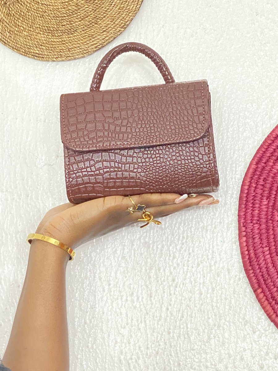 1307Collections's tweet photo. Tag Your first @
They owe you one of Our newly restocked Asabi mini handmade bags🥰
Specially crafted just for youu🥰🥰
Price: N5,000
Nationwide delivery available💫✨️
#mini #minibags #handmadebag #fashionaccessories #owambebags https://t.co/MPwnSOwRAY