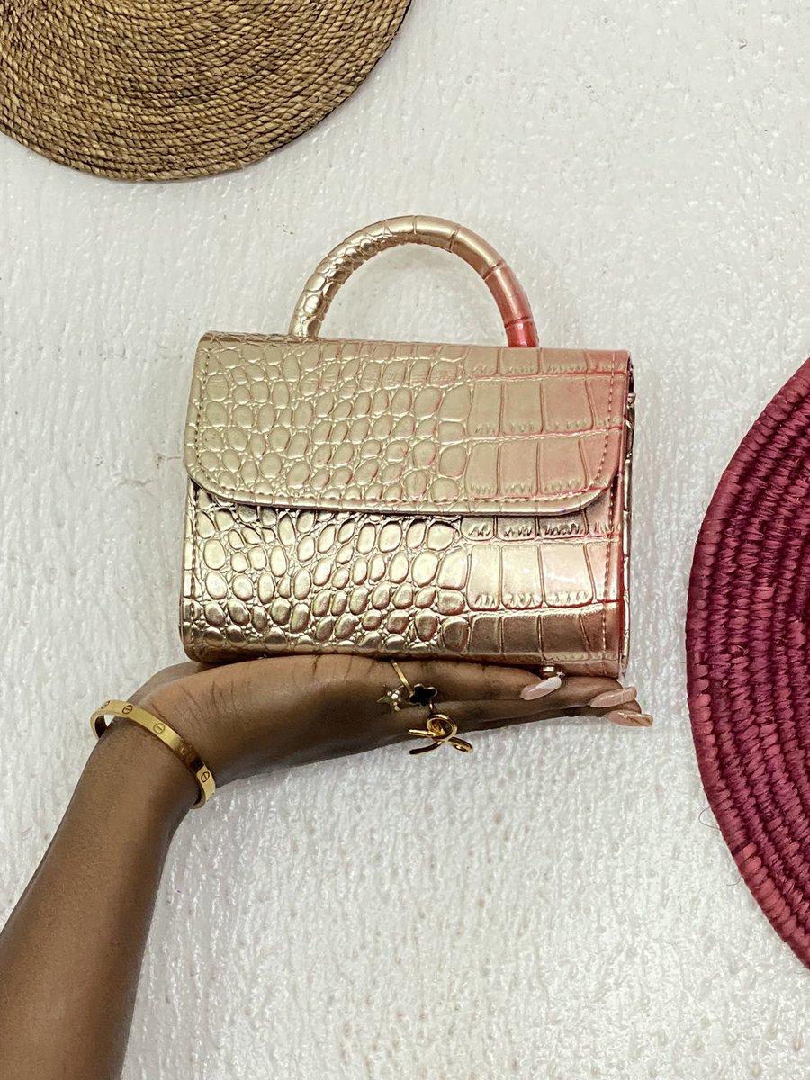 1307Collections's tweet photo. Tag Your first @
They owe you one of Our newly restocked Asabi mini handmade bags🥰
Specially crafted just for youu🥰🥰
Price: N5,000
Nationwide delivery available💫✨️
#mini #minibags #handmadebag #fashionaccessories #owambebags https://t.co/MPwnSOwRAY