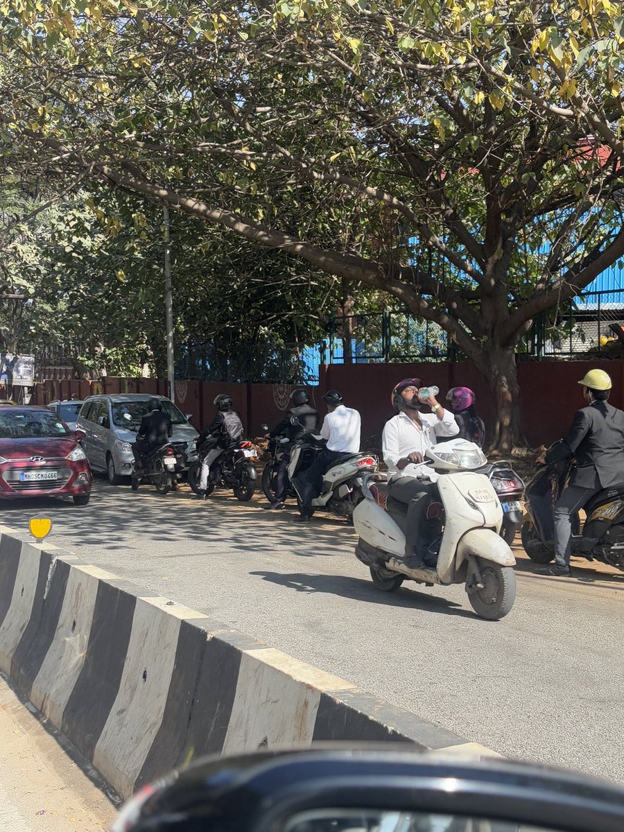 Umeshnv's tweet photo. ⁦@btppubliceye⁩ ⁦@Jointcptraffic⁩   watched today at 2pm protectors of law going on wrong side ( at least 50 of them) from Cauvery Bhavan towards KR circle breaking traffic law.  What a shame. CCTV in KR circle should be able to capture and fine them or teach them law https://t.co/uDH5CgM4I7