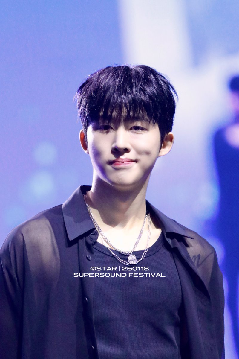 250118

중학생인 줄~

#비아이 #김한빈 #kimhanbin <a href="/shxx131bi131/">김한빈</a>
#SUPERSOUNDFESTIVAL2025