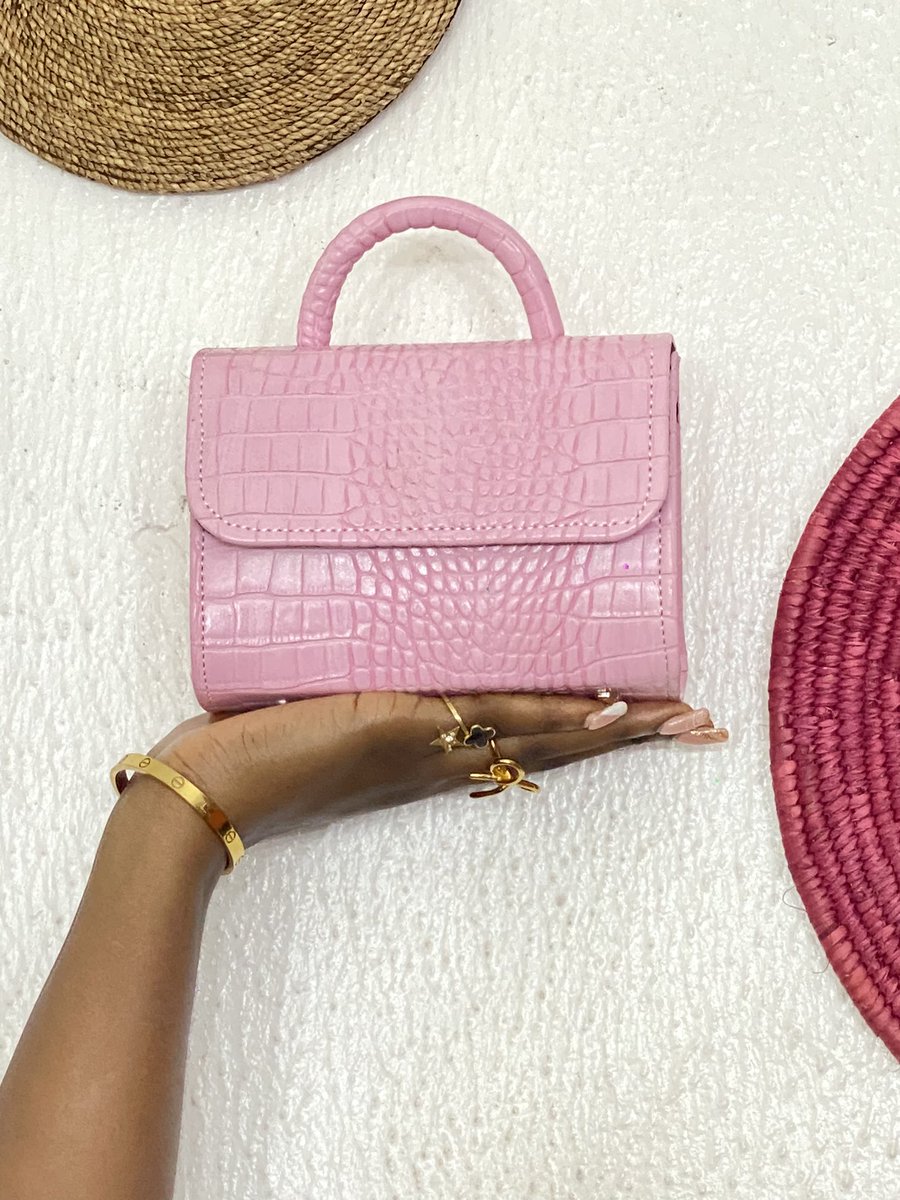 1307Collections's tweet photo. Price: N5000
#handmadebagsinlagos #bagvendorinlagos https://t.co/kaJ9qYm2lJ