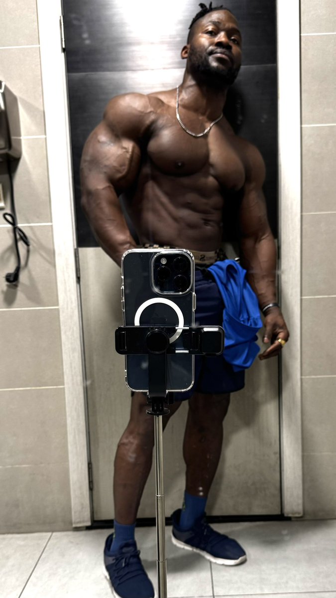 MalikTyrone2's tweet photo. D muscles live in me!! 💯 #offseasonmode https://t.co/ZxgFpEfBsb