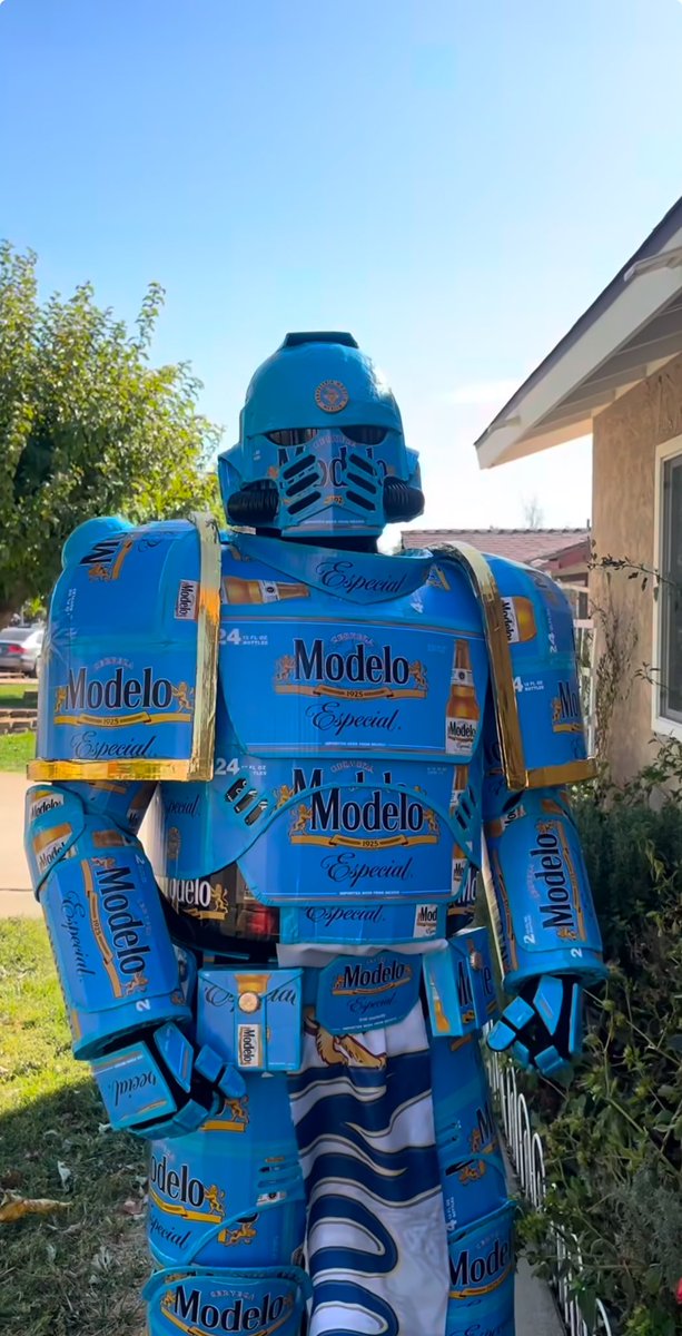 me n trump grabbing sum modelos rn choppin it up on how he had side wallets and was selling on y’all’s heads lmao this nigga bullish af