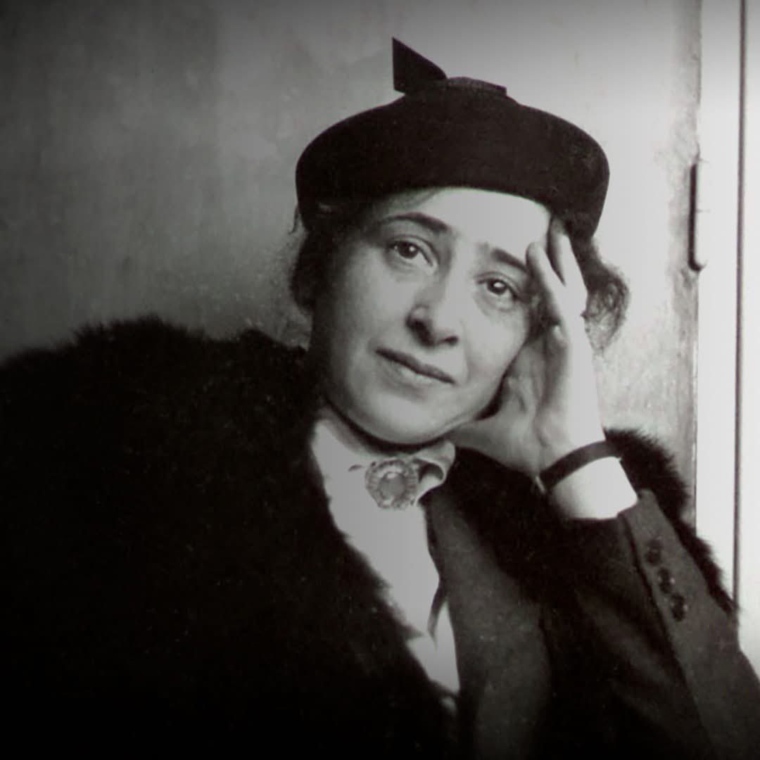 Paroles_auteurs's tweet image. &quot;L&apos;être humain ne doit jamais cesser de penser. C&apos;est le seul rempart contre la barbarie. Action et parole sont les deux vecteurs de la liberté. S&apos;il cesse de penser, chaque être humain peut agir en barbare.&quot;
Hannah Arendt, La banalité du mal

#humain #penser #hannaharendt…