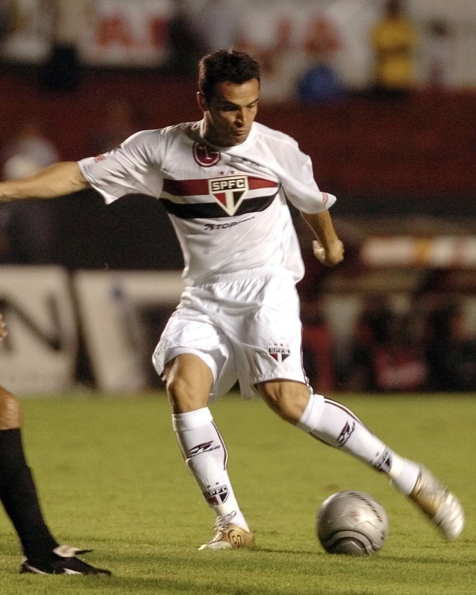 SaoPauloFC's tweet photo. Há 20 anos, Mineiro, Josué e Falcão estreavam pelo São Paulo, com vitória no Paulistão de 2005!

☑️ São Paulo 4 x 2 Ituano
⚽️ Tardelli, Lugano, Rodrigo e Grafite

#SPFCpédia
#VamosSãoPaulo 🇾🇪 https://t.co/k3ed5tc9c4