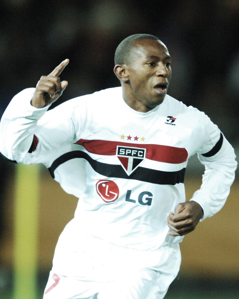 SaoPauloFC's tweet photo. Há 20 anos, Mineiro, Josué e Falcão estreavam pelo São Paulo, com vitória no Paulistão de 2005!

☑️ São Paulo 4 x 2 Ituano
⚽️ Tardelli, Lugano, Rodrigo e Grafite

#SPFCpédia
#VamosSãoPaulo 🇾🇪 https://t.co/k3ed5tc9c4