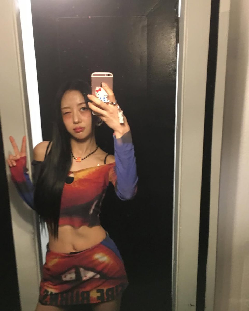 yveryhour's tweet photo. yves on instagram 🍎 https://t.co/xncAk4BVSb