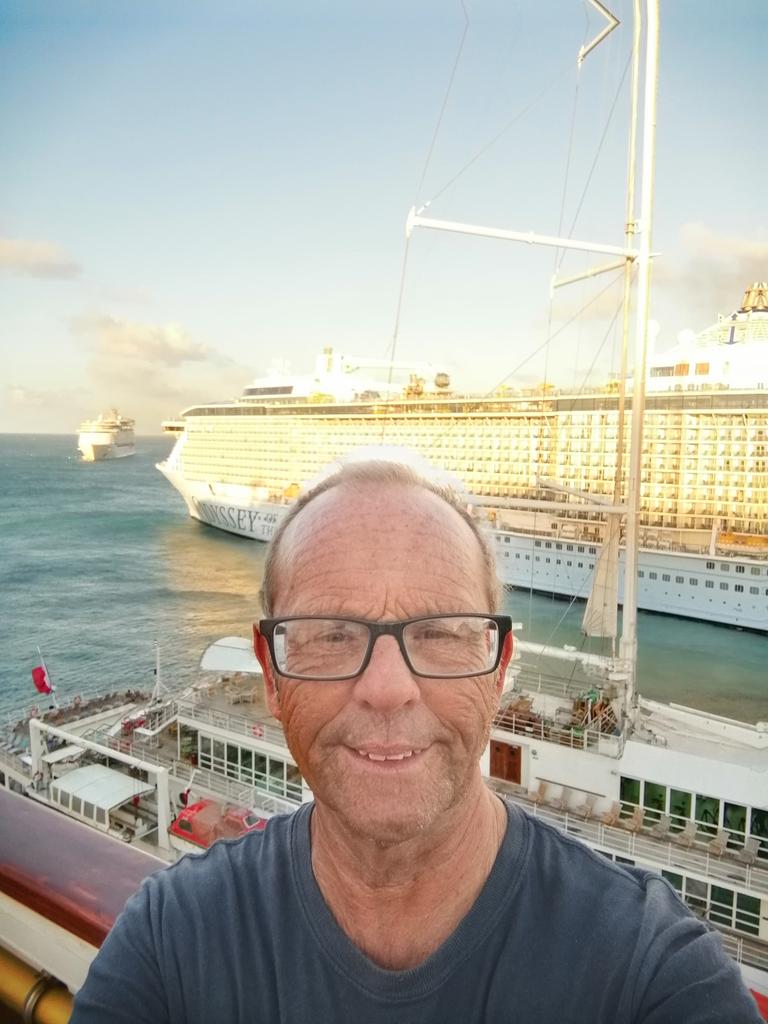 Royal Caribbean ships queuing behind us to dock in St Maarten, this morning.
Bit like Clapham Junction in rush hour.