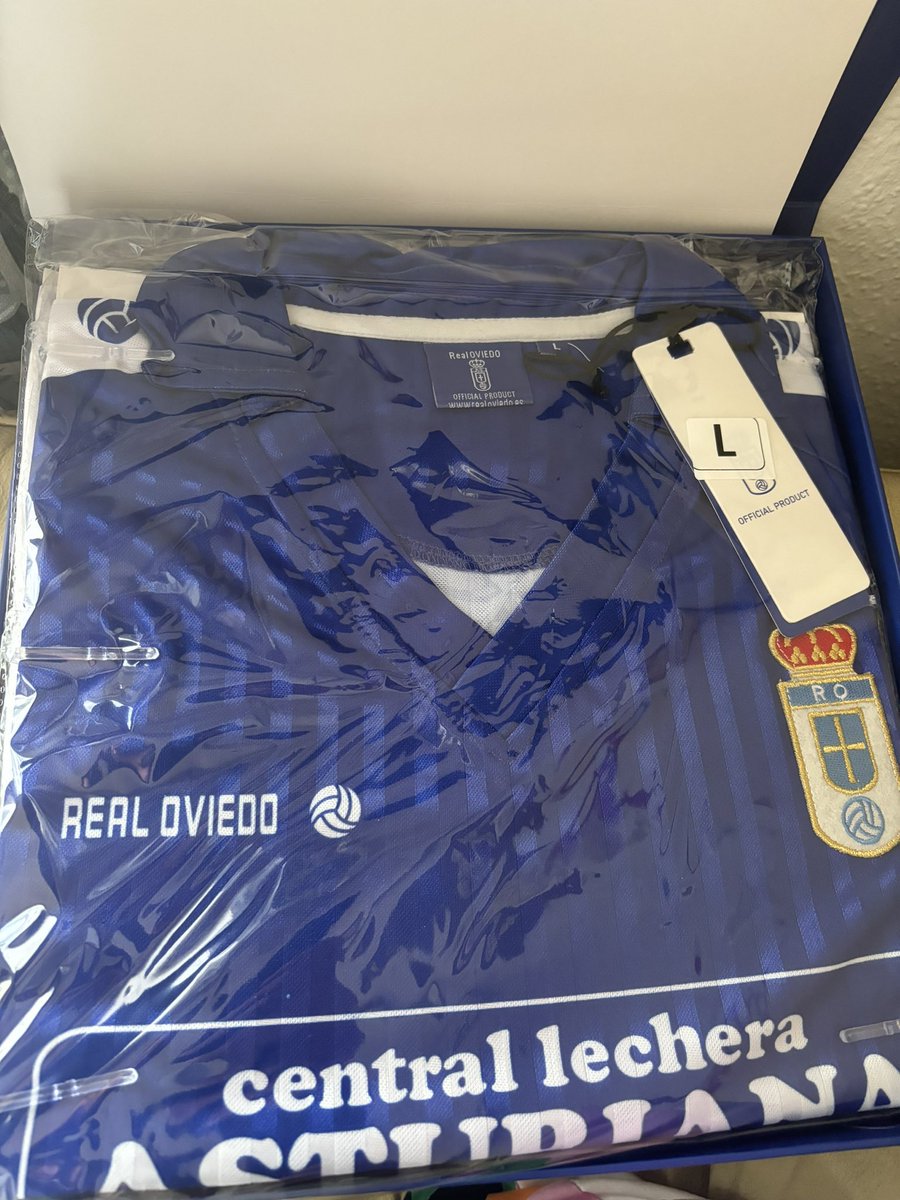 Si el sábado ganamos al <a href="/CDCastellon/">CD Castellón</a> con gol de <a href="/SColombatto97/">Santiago Colombatto</a> voy sortear esta camiseta entre todos los que me sigan y den RT a este tuit  #RealOviedoCastellon #GanarAlCastellon 💙⚔️🤍