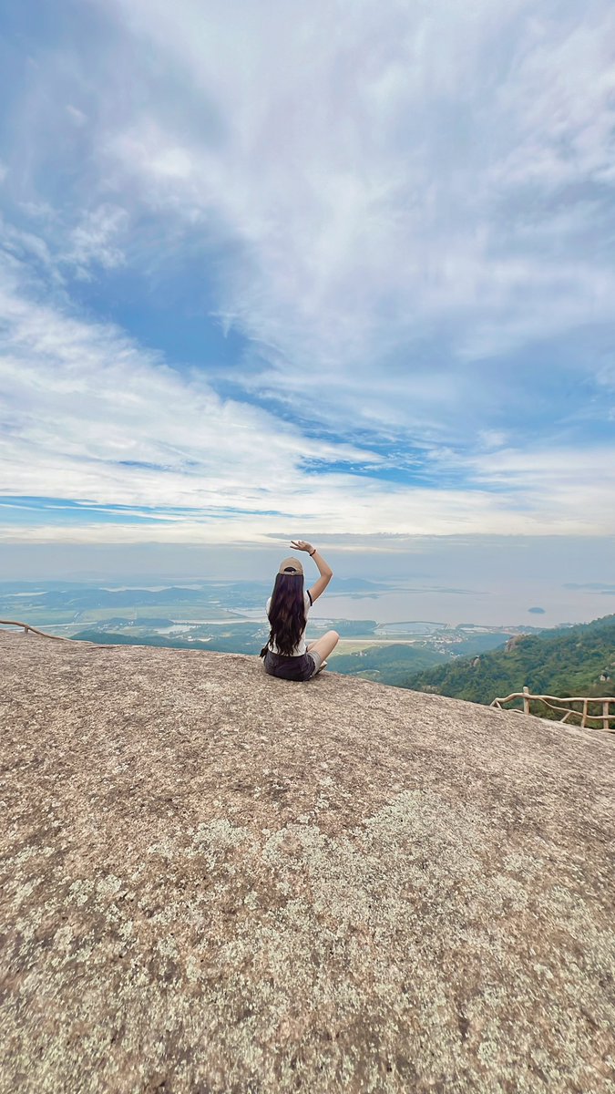 人～离天空最近的地方，也许是山顶⛰️