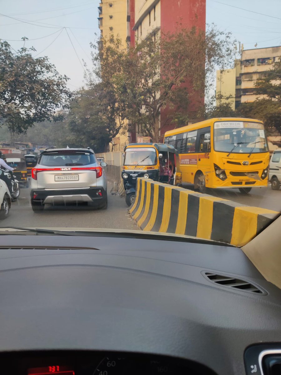 WeAllConnectwAc's tweet photo. @mybmc @mybmcRoads
@mybmcWardRS @BhatkhalkarA
@PiyushGoyalOffc @PiyushGoyal
Sir, Road Dept Officer Mr.Birajdar had confirmed&amp;agreed on 10thJan 2025 in the joint meeting at R/South to get the ParabolicDividers to be completed in 10days
This is still Pending
https://t.co/qe4pndjJTb https://t.co/nZnFUAoWOg