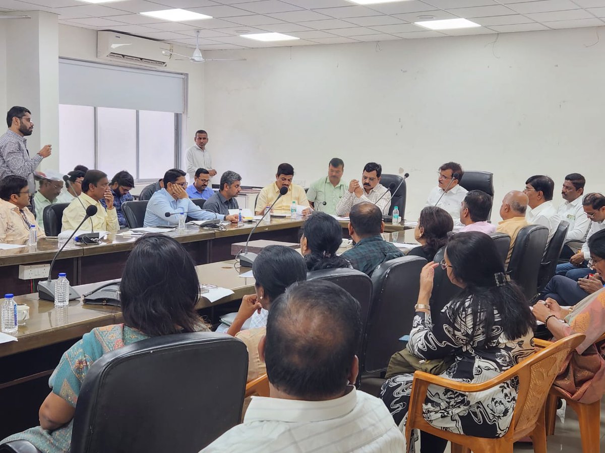 WeAllConnectwAc's tweet photo. @mybmc @mybmcRoads
@mybmcWardRS @BhatkhalkarA
@PiyushGoyalOffc @PiyushGoyal
Sir, Road Dept Officer Mr.Birajdar had confirmed&amp;agreed on 10thJan 2025 in the joint meeting at R/South to get the ParabolicDividers to be completed in 10days
This is still Pending
https://t.co/qe4pndjJTb https://t.co/nZnFUAoWOg