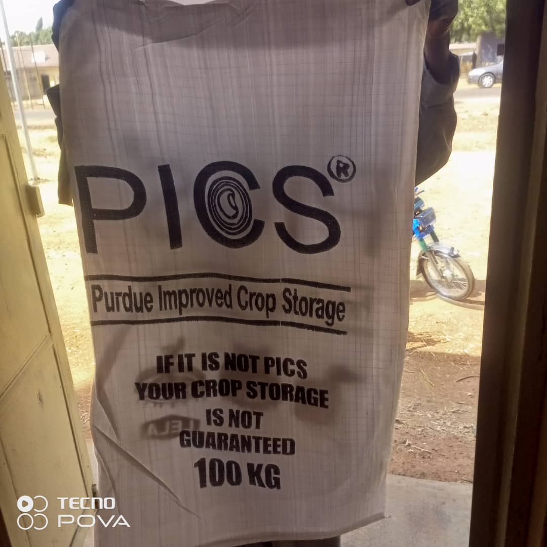 "Say NO to Aluminium Phosphide (SPATOXIN)! The misuse of this harmful chemical can damage your health. Choose safer alternatives to store your farm produce like PICS bags, Neem (Dogonyaro) and Chilli Pepper 🌶️.
Protect your family and the environment. #SaferKadunaAgriculture