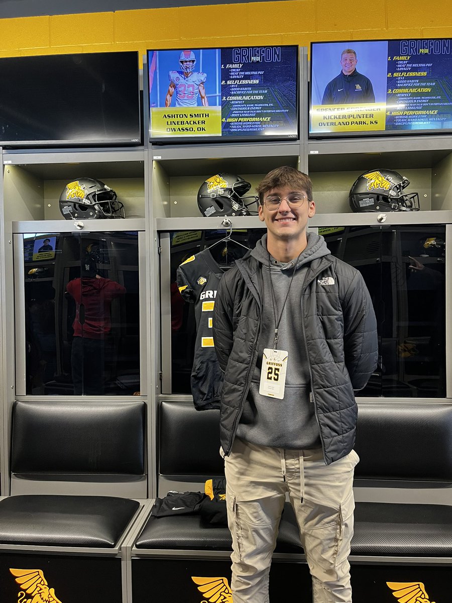 Ashton Smith (@1ashtonsmith) on Twitter photo Extremely proud and excited to announce my commitment to Missouri Western State University. Looking forward to being a part of something special. A huge thank you to my family, friends, and coaches who helped me get here. #GoGriffons #AGTG 
<a href="/EcoachJ/">Erik Johnson</a> <a href="/brandonsandersx/">Coach Brandon Sanders</a> <a href="/RecruitTheO/">Recruit Owasso Football</a> Extremely proud and excited to announce my commitment to Missouri Western State University. Looking forward to being a part of something special. A huge thank you to my family, friends, and coaches who helped me get here. #GoGriffons #AGTG 
<a href="/EcoachJ/">Erik Johnson</a> <a href="/brandonsandersx/">Coach Brandon Sanders</a> <a href="/RecruitTheO/">Recruit Owasso Football</a>